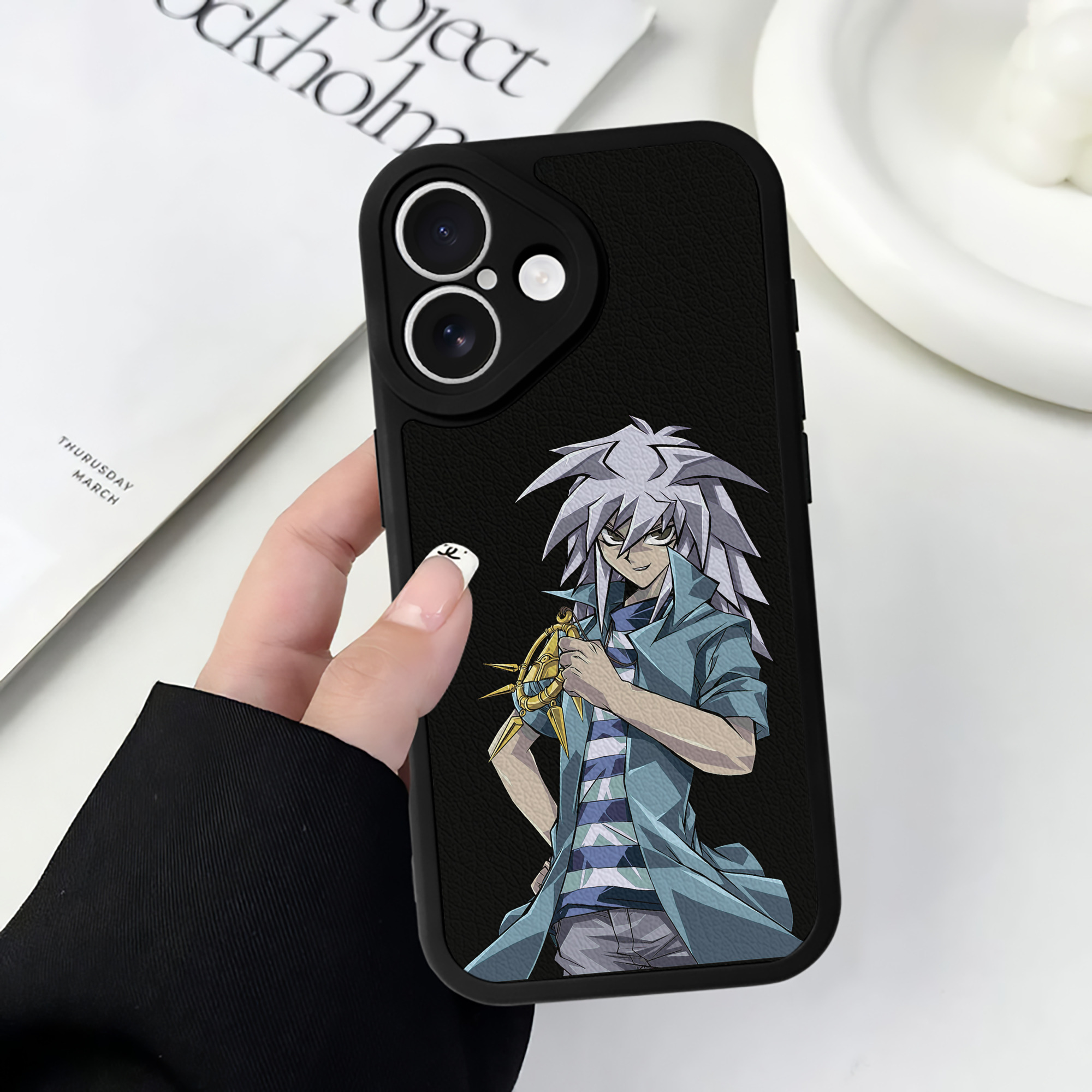 遊☆戯☆王 Yu-Gi-Oh! 【iPhone 16シリーズ対応】シリコンスマホケース（レザー調） 材質：シリコン